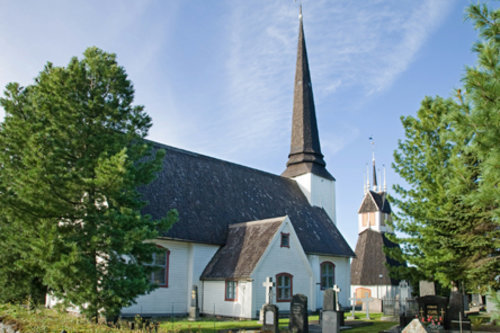 Tornion kirkko, ulkokuva kesällä
