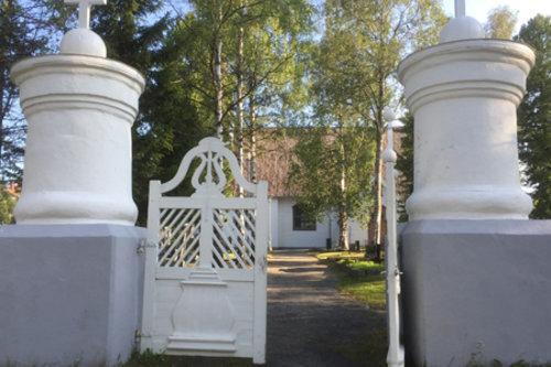 Tornion kirkon viereisen Suensaaren hautausmaan portti - kuvituskuva