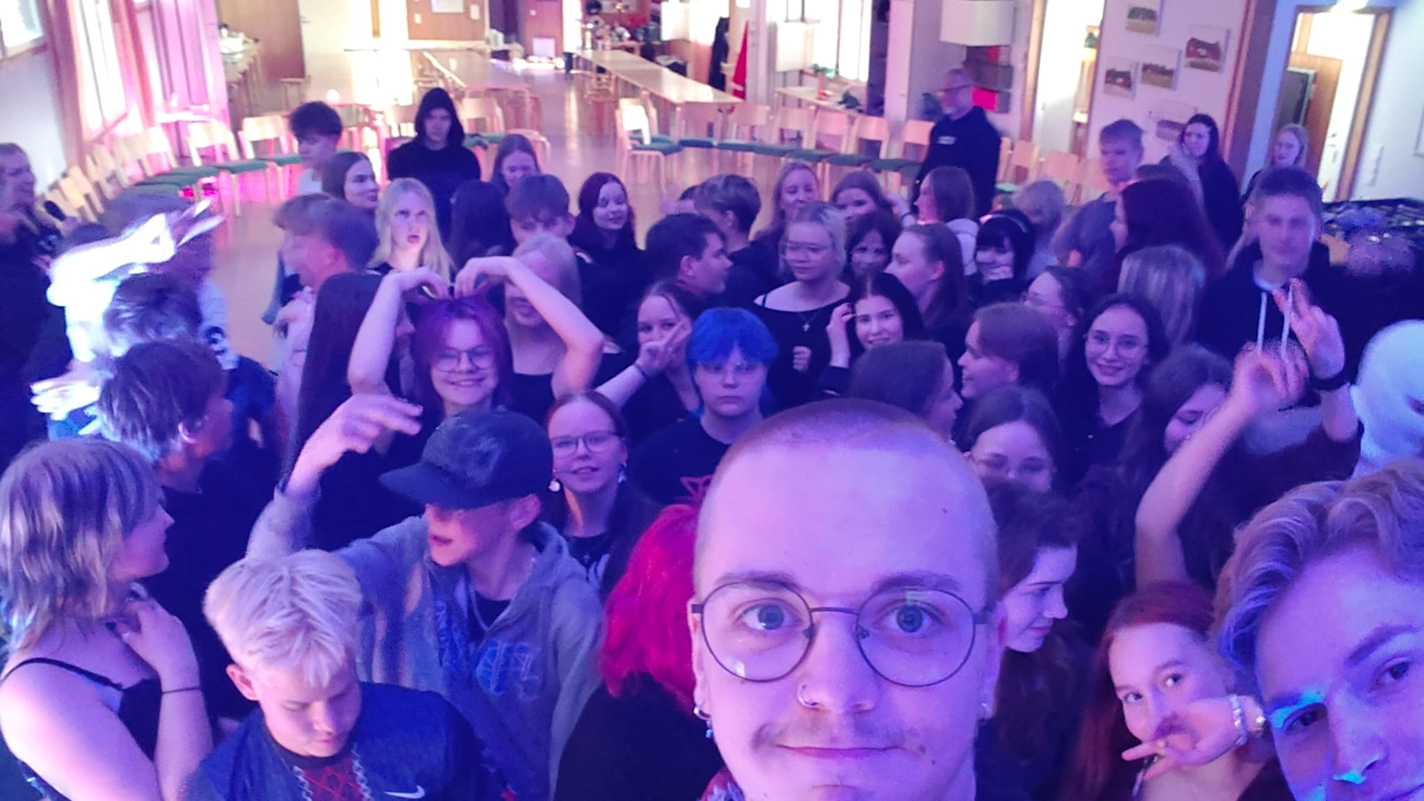 kuva torniolaisista nuorista leirikeskuksessa